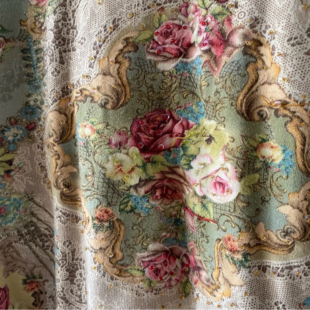 Vintage-Inspired Floral Long Sleeve Top - Picture 3 of 6